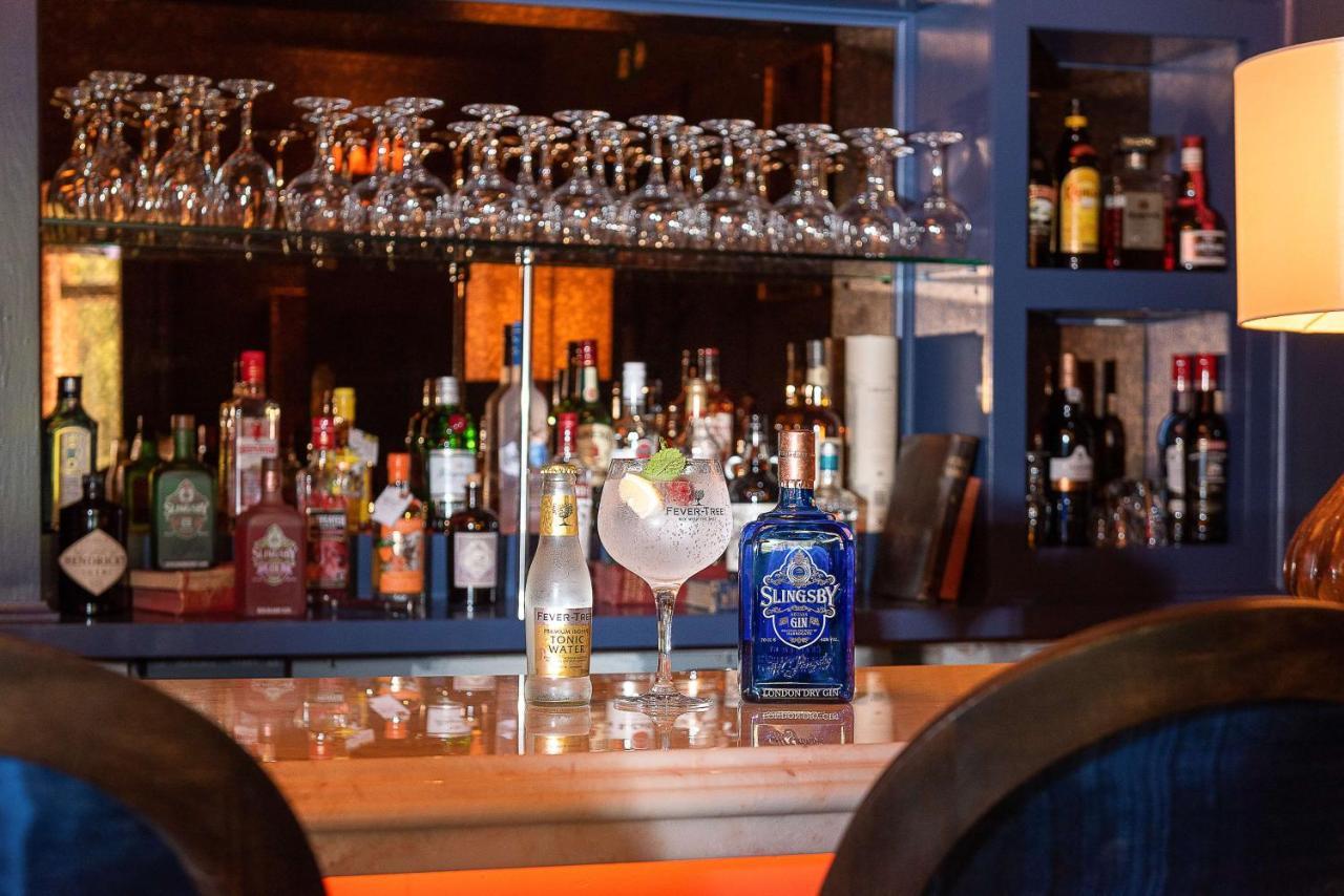 Clementine'S Guest House York Esterno foto A bar in a restaurant