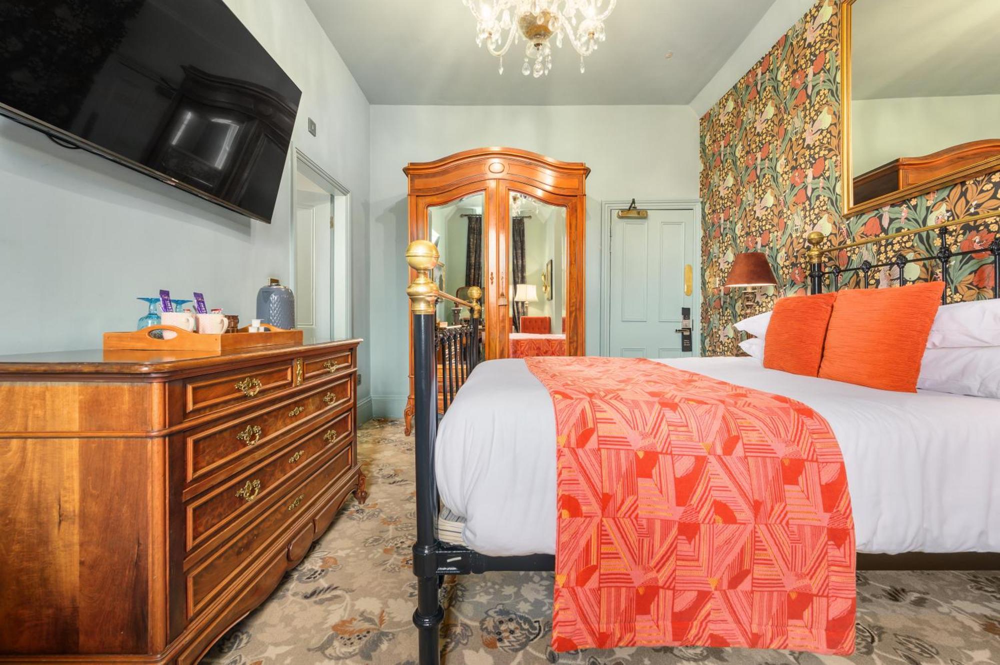 Clementine'S Guest House York Esterno foto A room at the hotel